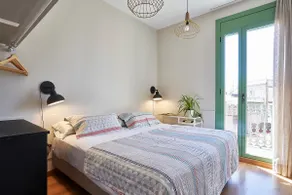 Bedroom in apartment. Sants area. Retro - Image 2