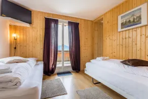 Twin Room with lake view - Image 2