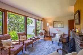 Charming House with Private Grounds & Sea Views - Image 2