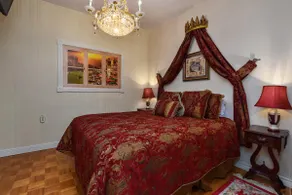 The Penthouse West : The Romeo & Juliet Suite 301 - Image 2