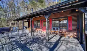Cozy 2 bedroom Cabin w/hot tub! - Image 3