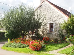 Quiet cottage in the heart of the Burgundian countryside - Image 4