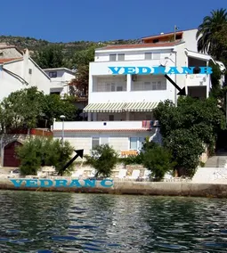 Villa Vedran appartement Vedran B avec chaises longues face à la mer - Image 5