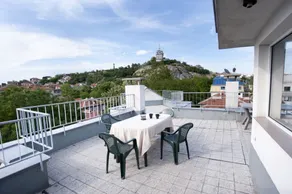 2' walk to Pedestrian street. Free Parking nearby - Image 3