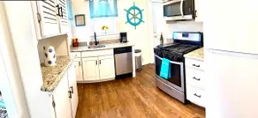 Charming 3 bedroom Cottage one block from Bay. - Image 4