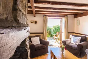 Walk the coast, soak in the tub, relax by the fire - Image 4