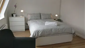 Central modern accommodation in trendy Jericho - Image 2