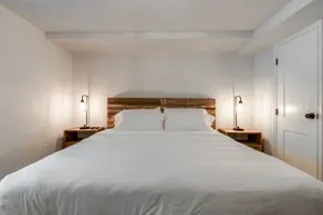 Modern. Minimalist. King Bed. Super Easy Parking. - Image 3