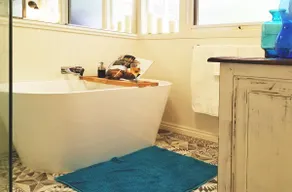 Funky, art-inspired, SC getaway | Leafy location - Image 4