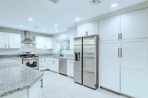Luxury home with Pool and gym and RV parking - Image 5
