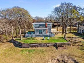 Rare Modern Beachfront Lake House on Lewisville Lake with Hot Tub, Deck & BEACH - Image 2