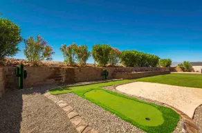 Beautiful king suite located by Laughlin and the river - Image 2