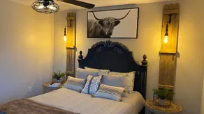 DOUBLE DOWN SUITE : Unit A       Casino Retreat & Pickleball court - Image 2