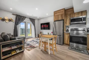 Sunny Walk-out Unit | Free Parking | Near Grocery - Image 3