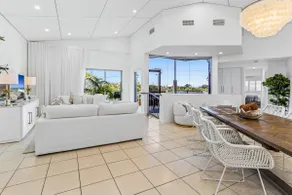 Luxe coastal village home, Peregian Beach - Image 4