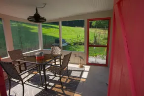 The Mod Pod. Dog friendly. Accommodates 2 guests - Image 5