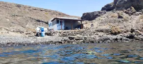 Seaside house on the waterfront - Image 2