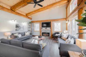 Modern Log Cabin-4 minutes to Calabogie Peaks - Image 5