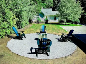 Walk to Love Lane! Immaculately renovated private cottage. - Image 4