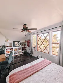 Sunny upstairs Unit w/ parking in 1920s Victorian - Image 3