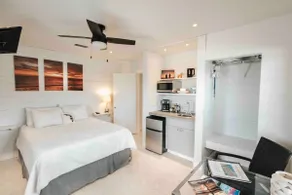 Island Micro-Studio with kitchenette & courtyard - Image 2