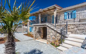 Old Stone House Apartment With A Heated Pool - Image 2