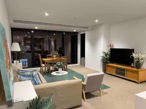 Quiet CBD 3b2b apartment + free parking - Image 2