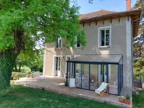 Large villa surrounded by nature - Image 5