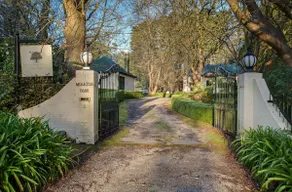 Gatehouse Spa Cottage at Moulton Park Estate - Image 5