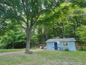 Romantic Pet-Friendly Tiny House 10 mins from TC. - Image 2