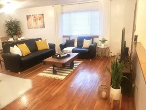 Stylish & inviting 2BR-JFK/UBS/ Casino/LIRR/Subway - Image 2