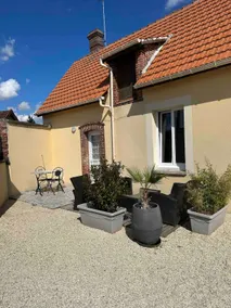 House on private property and parking spots - Image 2