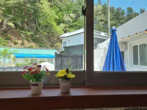 Hong's Bed and Breakfast - Image 4