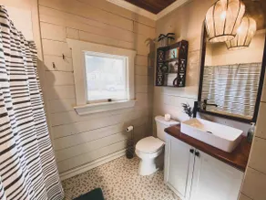 Stay in the heart of NB in this charming home! - Image 5