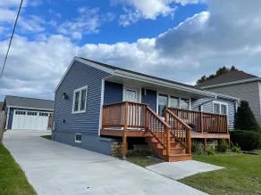 Beach House- 3 blocks to beach, Huge patio, Sauna, Fire Pit and 2 bikes! 🚲🔥🌊 - Image 2