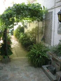 VILLA \"NEFELI\" - NEXT TO THE PORT OF PIRAEUS - Image 2