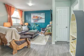 Gorgeous, clean & safe location mins from Falls - Image 3