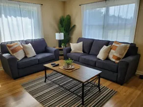2bdrm House: Quiet Neighborhood - Image 3