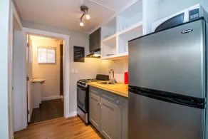 Cozy Suites! Great Location! - Brown Suite - Image 5