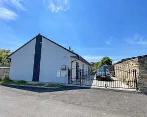 Unique house with garden and modern amenities - Image 3