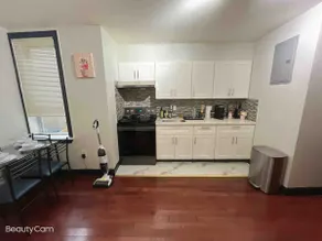 Cozy 2-Bedroom Apartment in Downtown | 10 Minutes to the Airport | 7 Minutes to Wells Fargo | Fully Equipped Kitchen | Convenient Transportation - Image 2