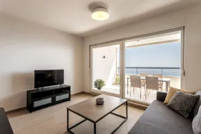 Fantastic apartment at see side with pool - Image 2