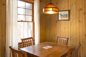 Twin Rock Tree House - Vintage Cabin - Image 4