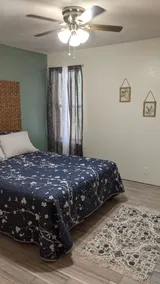 Cozy two bedroom residential duplex with large yard near beaches & sport complexes - Image 3