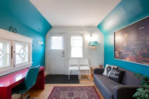 Private Top Floor Apartment centrally in Uptown! - Image 2