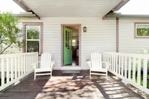 Cozy Modern Cottage with Quiet Back Yard - Image 2
