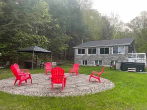 Beautiful waterfront cottage with spa & internet - Image 2