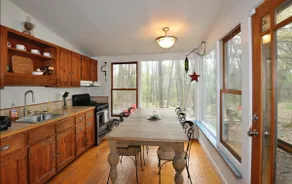 Adorable Creek Cottage, Comfortble, Pvt, Near Town - Image 5