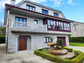 Spacious house with estate in Sigüeiro - Image 2