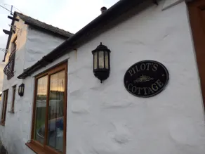 Pilot's Cottage, with stunning sea views. - Image 4